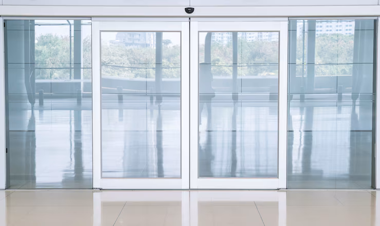 empty-closed-door_1339-6351